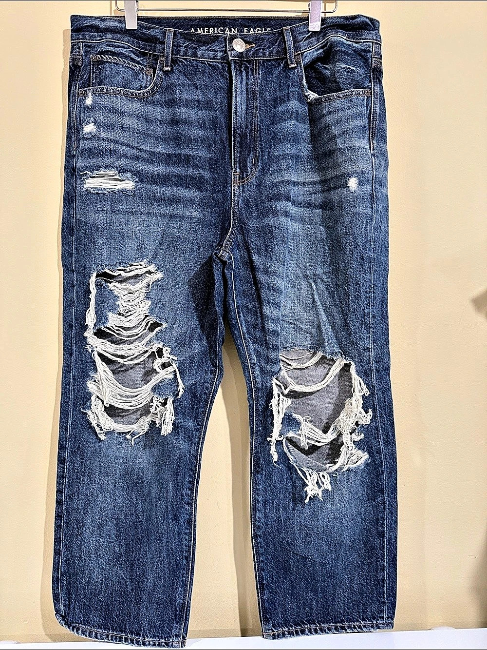 American Eagle 90S Boyfriend Distressed Jeans in Blue size 14 Short ✨inseam 25”